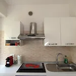 Atelier Leopardi In Apartment Merano